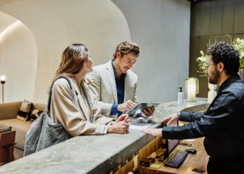 Mudanças no check-in e check-out passam a valer em 15 de dezembro